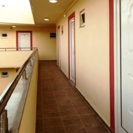 Billy's Aparthotel 3*